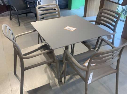 4 seater Table and chair set