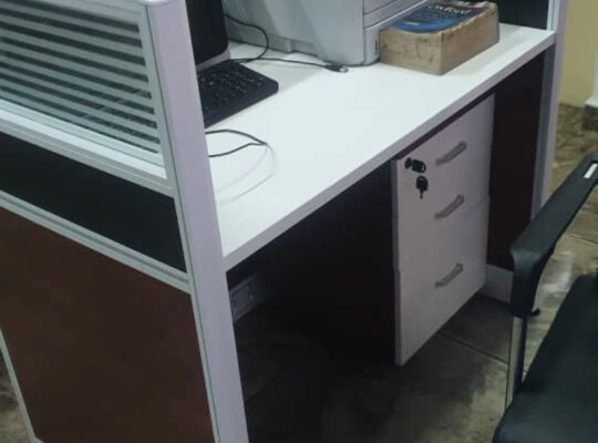 1 seater workstation